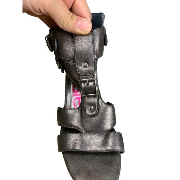 Kensie Silver Faux Leather Strappy Wedge Sandals Size 7 SALE - Picture 6 of 14